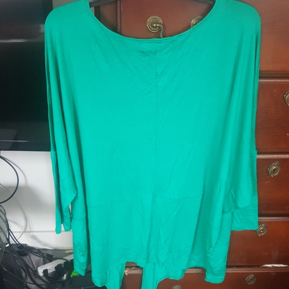 Green shirt - Picture 2 of 2